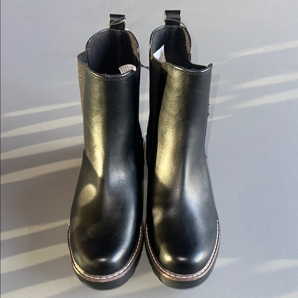 Universal Threads. Black Leather Ankle Boots
